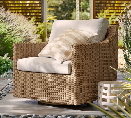 Outdoor lounge shop chair with arms